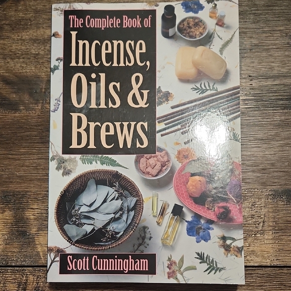 Incense, Oils & Brews - by Scott Cunningham - Beloved magick book - paperback - Picture 1 of 9